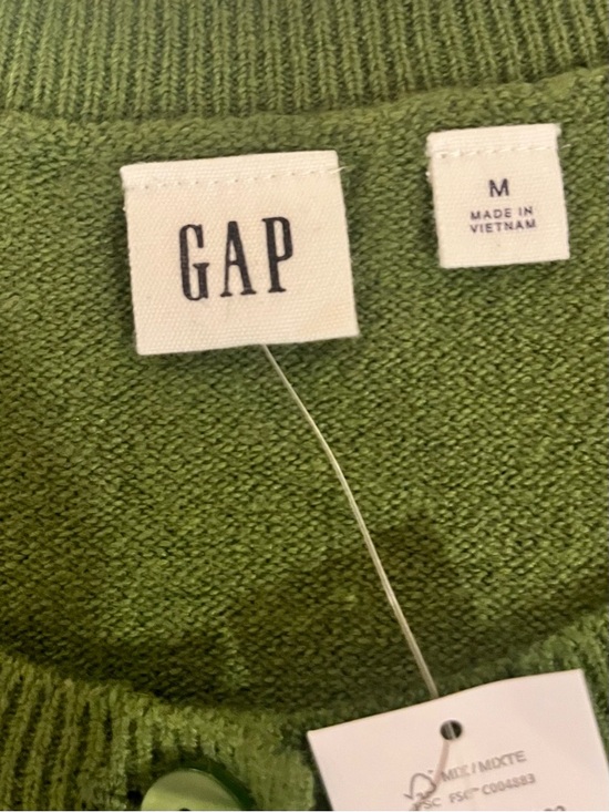 🆕- Cash Soft Olive Green Cardigan. Size: Medium - Picture 6 of 7